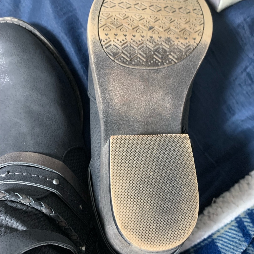 SALE—SO Boots Size 6 - Picture 5 of 10